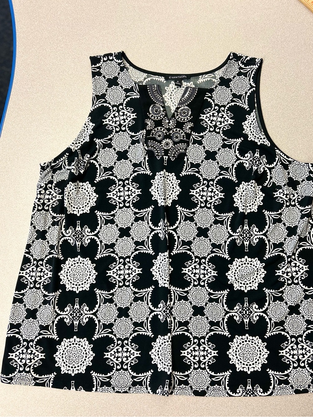 41 Hawthorn Embellished Split Neck Sleeveless Knit Top Black White Geometric 3XL